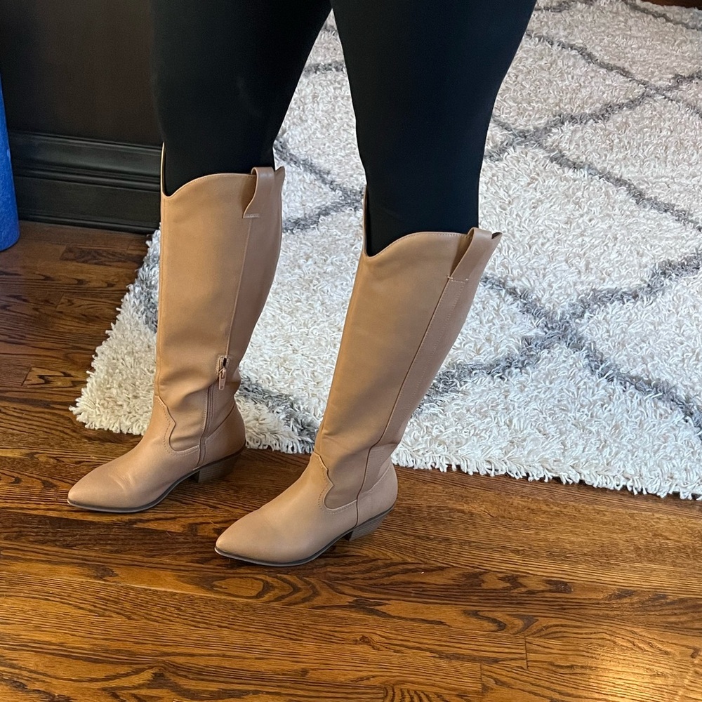 Universal Thread Tan Cowboy boots, size 6.5 wide
